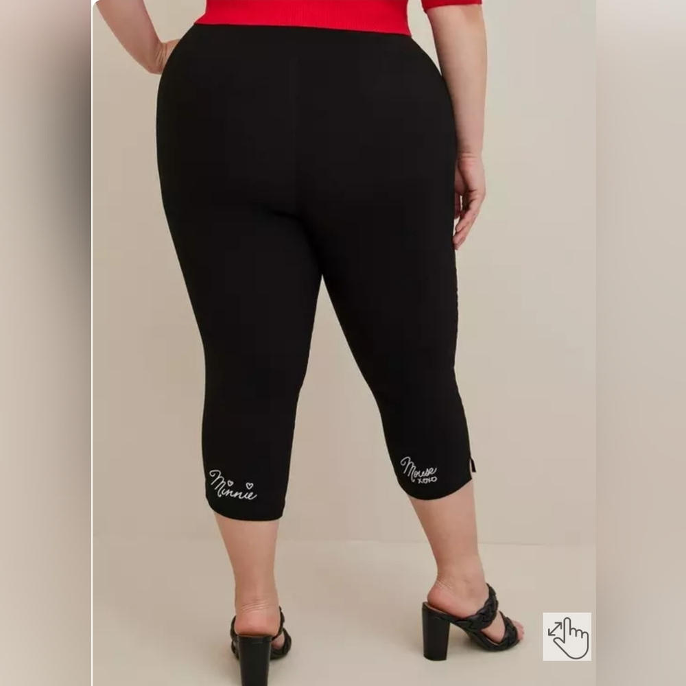 Torrid Minnie Mouse Capri Pant-Luxe Ponte Minnie Signature- Size 1